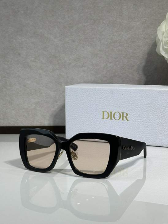 Picture of Dior Sunglasses _SKUfw77097936fw